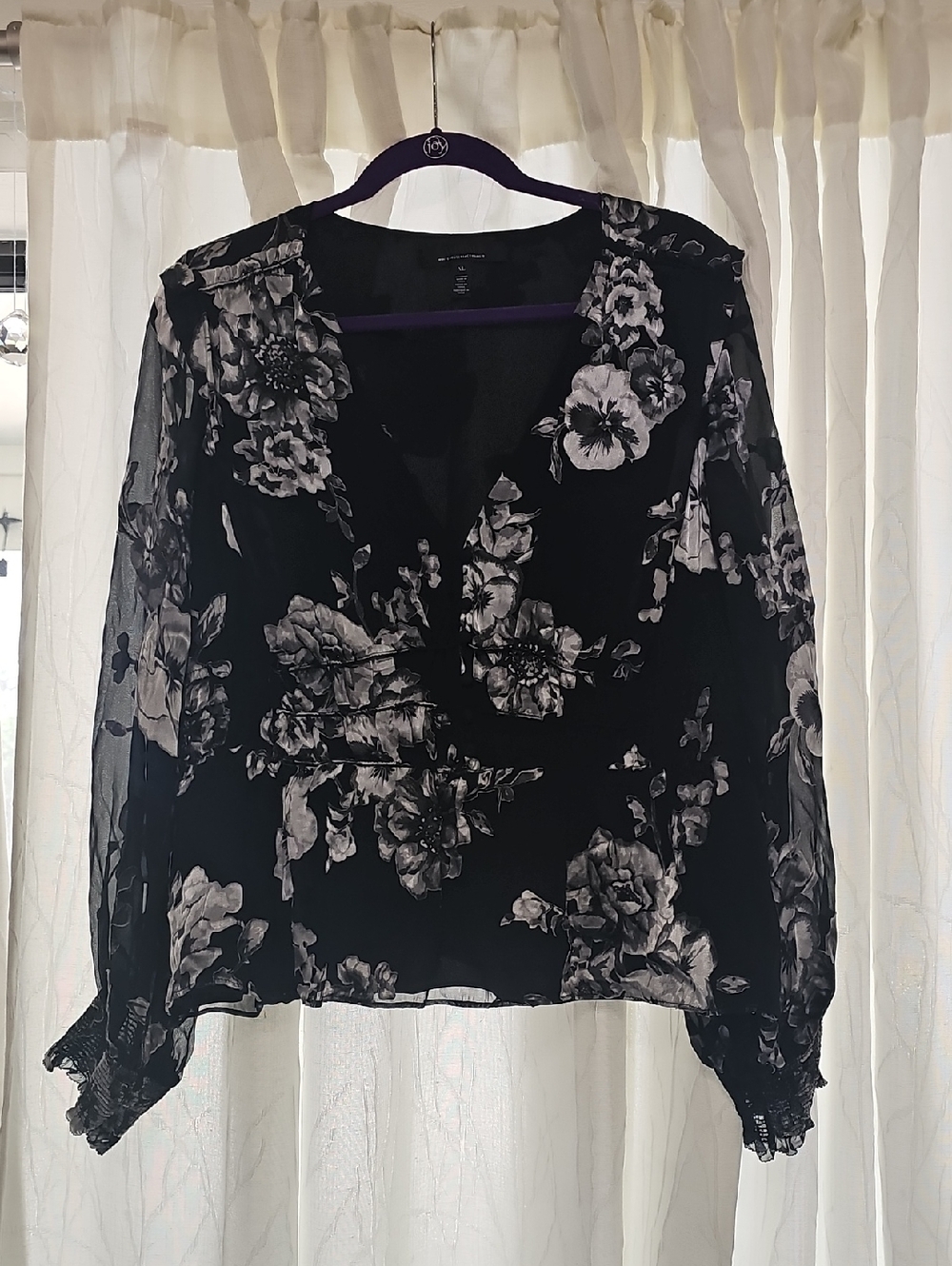 White House Black Market Black and White Floral V-Neck Long Sleeve Blouse